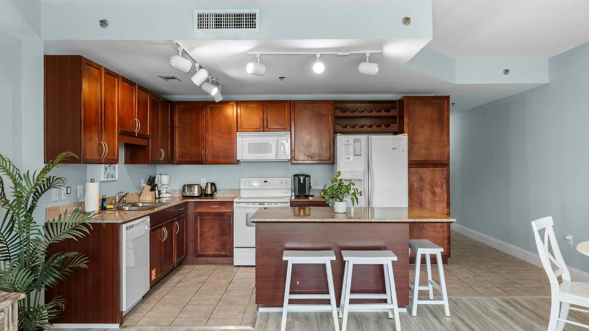 Oceanview Family Friendly Resort Low Floor Condo! Steps 2 Beach! By Dolce Vita Getaways Pcb Panama City Beach